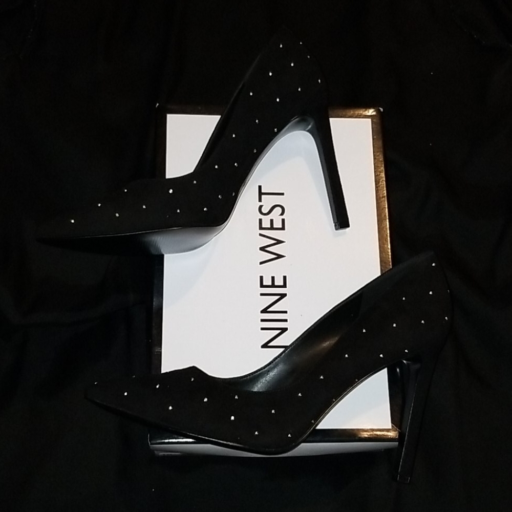 NINE WEST GENUINE SUEDE PUMPS